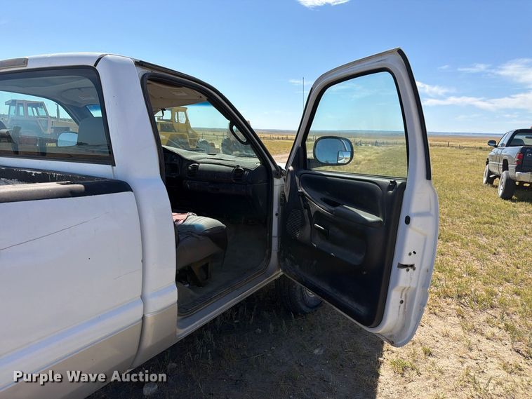image for item EW2199 2001 Dodge Ram 1500 pickup truck