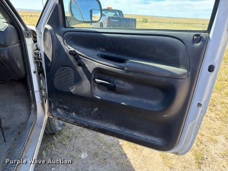 image for item EW2199 2001 Dodge Ram 1500 pickup truck