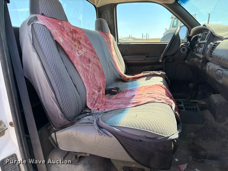 image for item EW2199 2001 Dodge Ram 1500 pickup truck