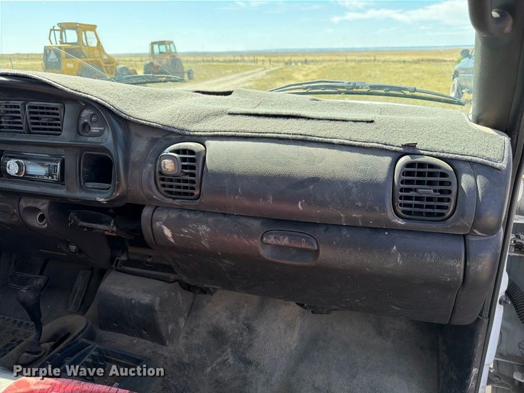 image for item EW2199 2001 Dodge Ram 1500 pickup truck