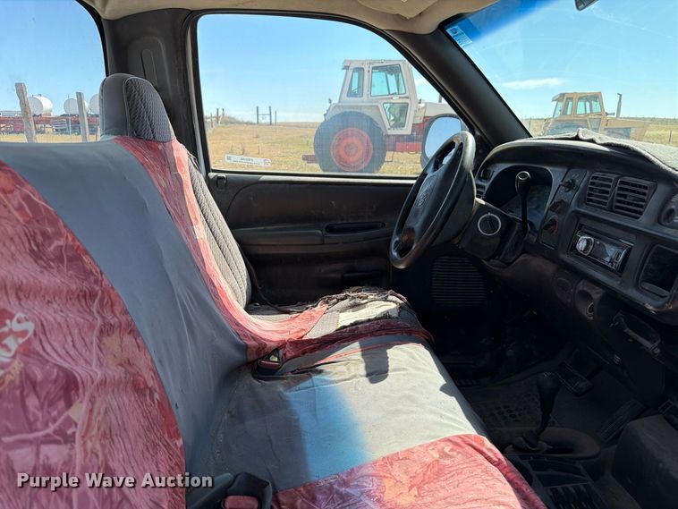 image for item EW2199 2001 Dodge Ram 1500 pickup truck