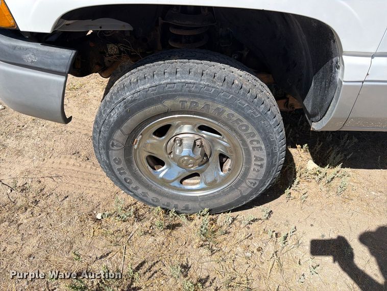 image for item EW2199 2001 Dodge Ram 1500 pickup truck