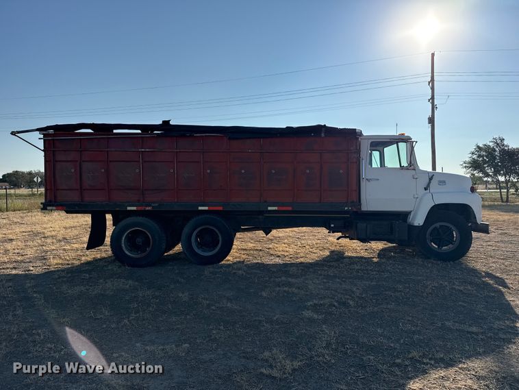 image for item EW4318 1975 Ford 750 grain truck