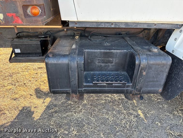 image for item EW4318 1975 Ford 750 grain truck