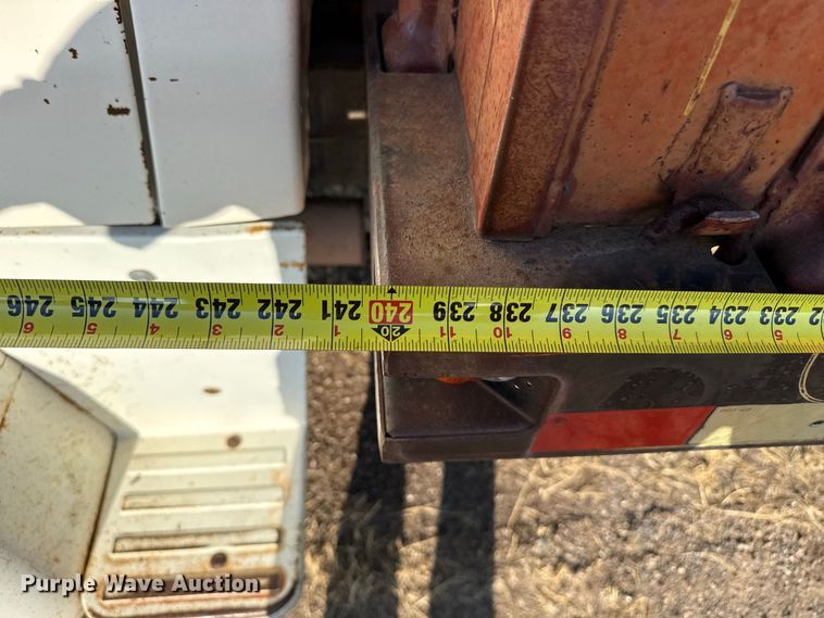 image for item EW4318 1975 Ford 750 grain truck