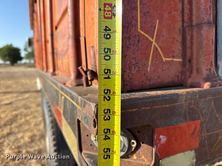 image for item EW4318 1975 Ford 750 grain truck