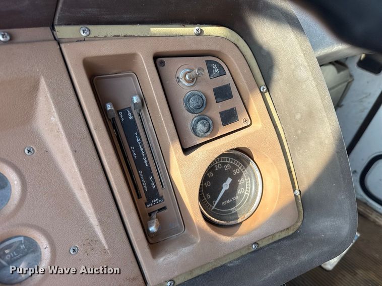 image for item EW4318 1975 Ford 750 grain truck