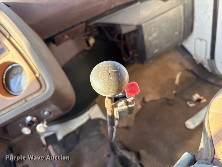 image for item EW4318 1975 Ford 750 grain truck