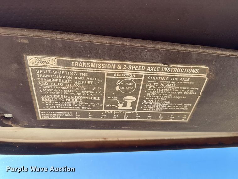 image for item EW4318 1975 Ford 750 grain truck