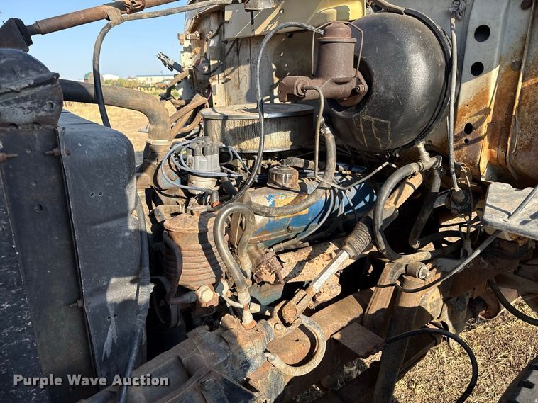 image for item EW4318 1975 Ford 750 grain truck