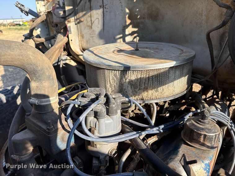 image for item EW4318 1975 Ford 750 grain truck