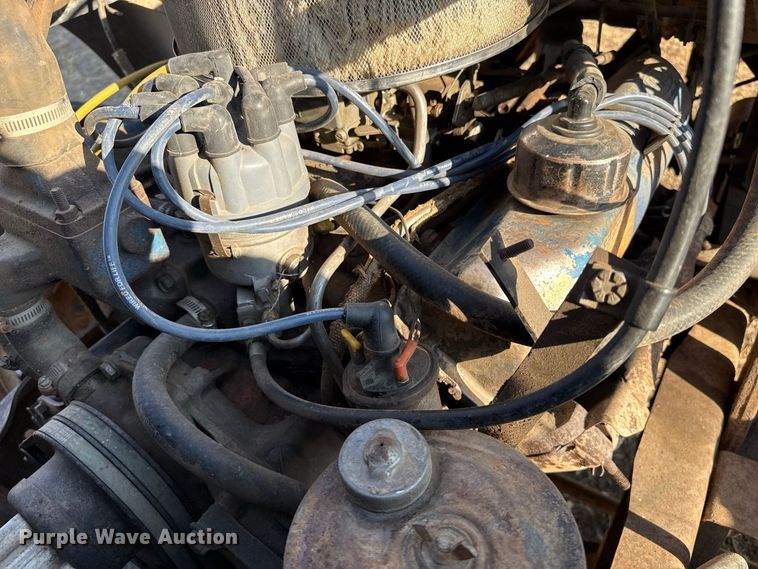 image for item EW4318 1975 Ford 750 grain truck