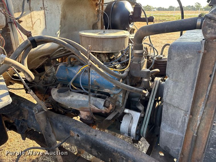 image for item EW4318 1975 Ford 750 grain truck