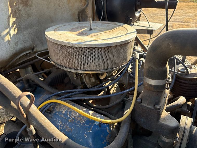 image for item EW4318 1975 Ford 750 grain truck