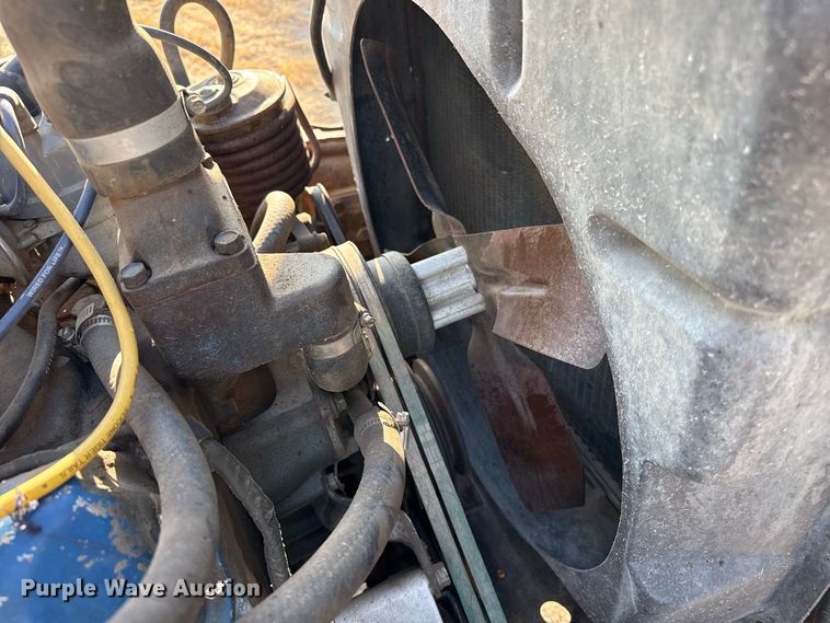 image for item EW4318 1975 Ford 750 grain truck