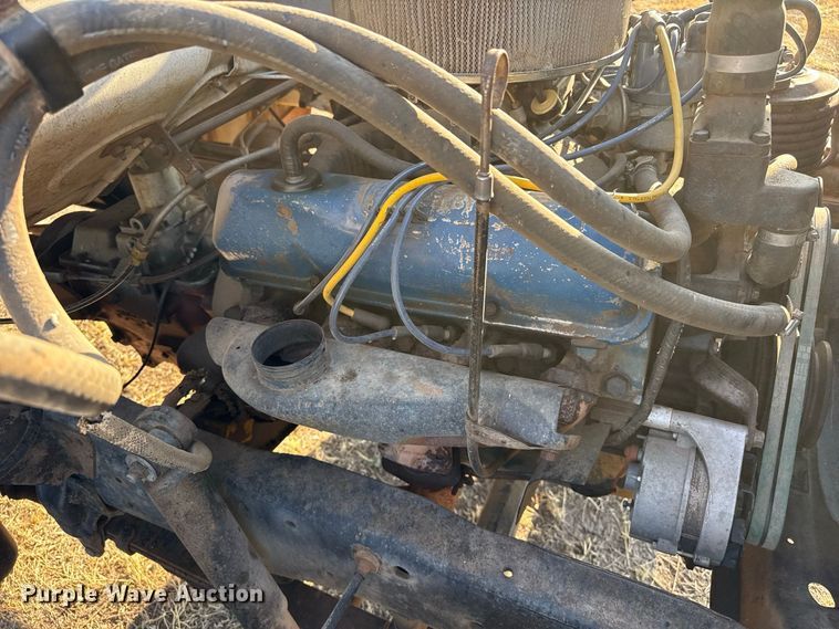 image for item EW4318 1975 Ford 750 grain truck