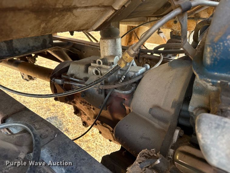 image for item EW4318 1975 Ford 750 grain truck