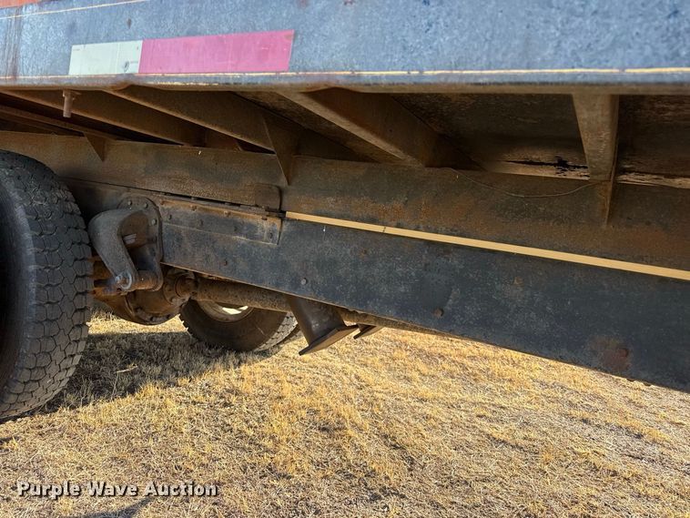 image for item EW4318 1975 Ford 750 grain truck