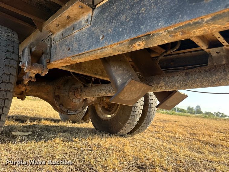 image for item EW4318 1975 Ford 750 grain truck