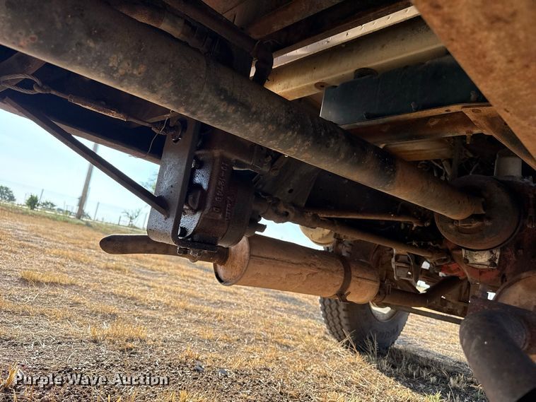 image for item EW4318 1975 Ford 750 grain truck