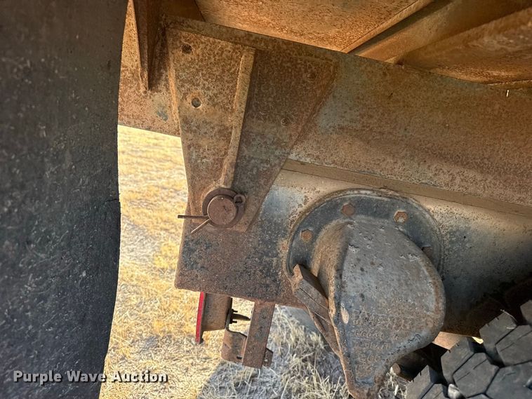 image for item EW4318 1975 Ford 750 grain truck