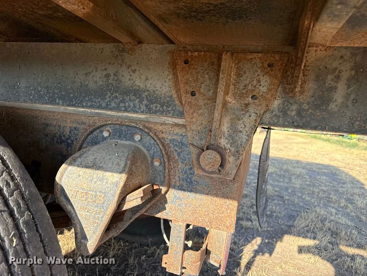 image for item EW4318 1975 Ford 750 grain truck
