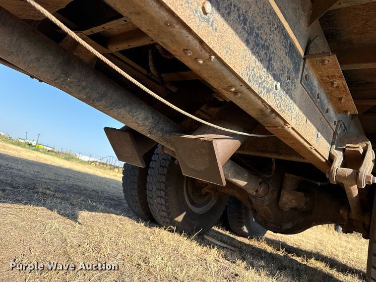 image for item EW4318 1975 Ford 750 grain truck