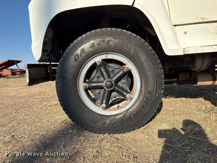 image for item EW4318 1975 Ford 750 grain truck