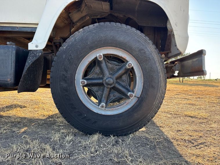 image for item EW4318 1975 Ford 750 grain truck
