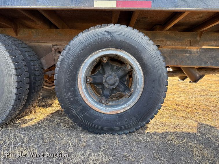 image for item EW4318 1975 Ford 750 grain truck