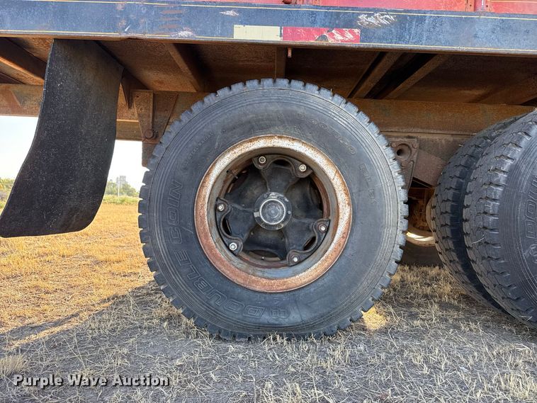 image for item EW4318 1975 Ford 750 grain truck