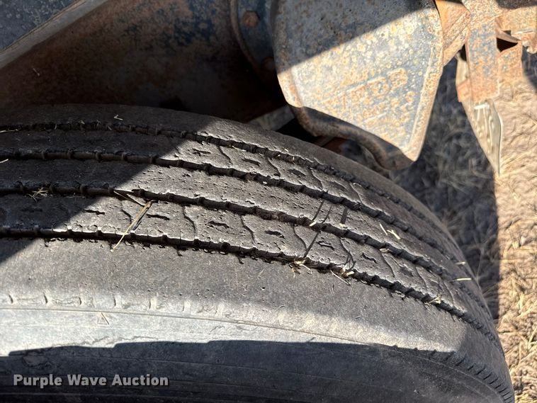image for item EW4318 1975 Ford 750 grain truck