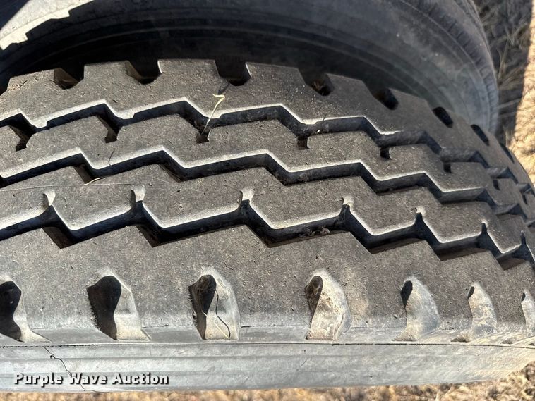 image for item EW4318 1975 Ford 750 grain truck