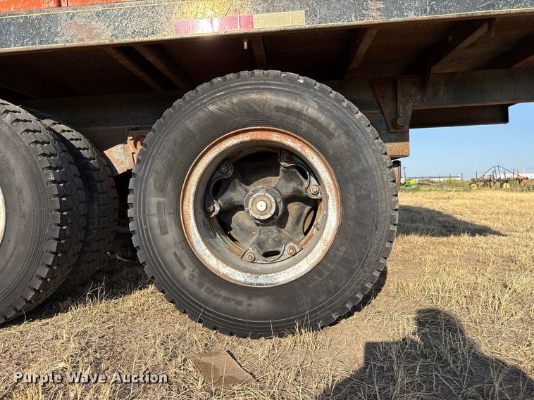 image for item EW4318 1975 Ford 750 grain truck