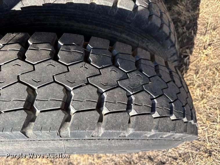 image for item EW4318 1975 Ford 750 grain truck