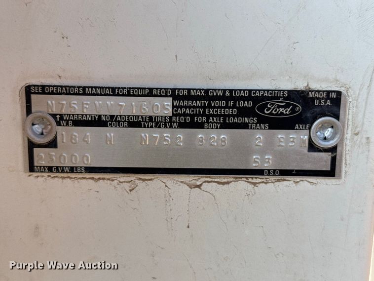 image for item EW4318 1975 Ford 750 grain truck