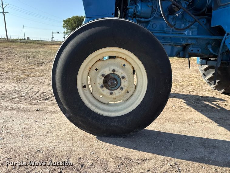 image for item EW4319 1980 Ford 6600 tractor