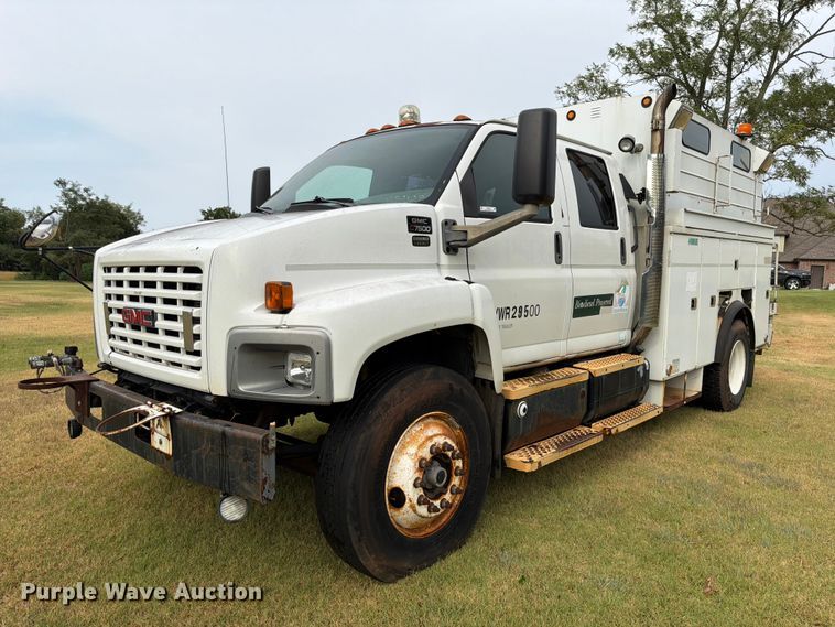 2005 GMC C7500 Crew Cab utility / service truck
