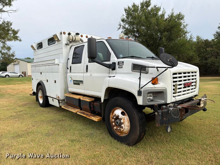 image for item EW8642 2005 GMC C7500 Crew Cab utility / service truck