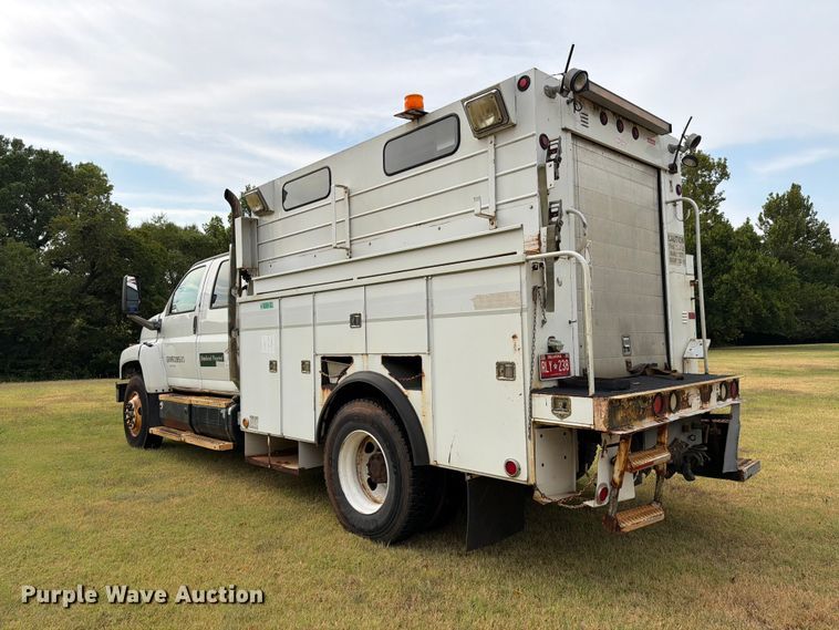 image for item EW8642 2005 GMC C7500 Crew Cab utility / service truck