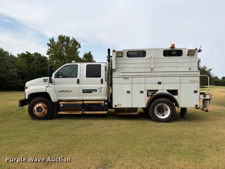 image for item EW8642 2005 GMC C7500 Crew Cab utility / service truck