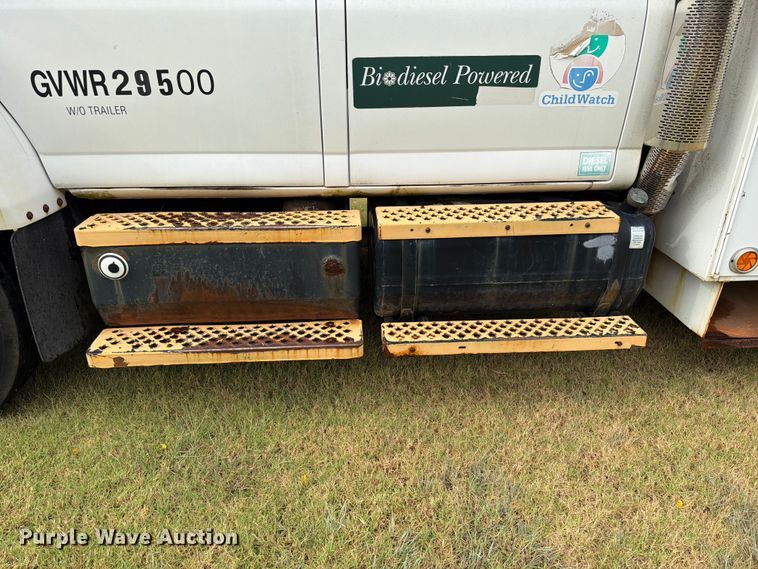 image for item EW8642 2005 GMC C7500 Crew Cab utility / service truck
