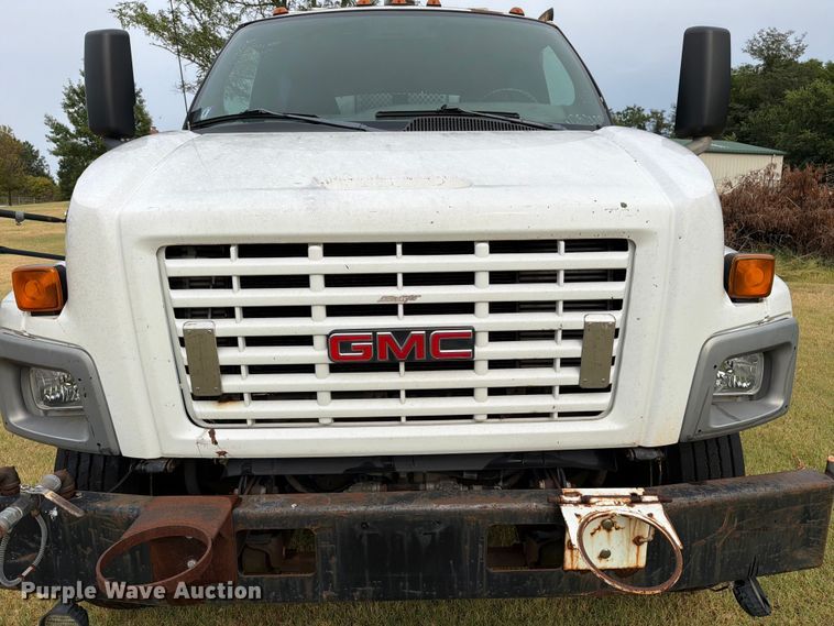 image for item EW8642 2005 GMC C7500 Crew Cab utility / service truck