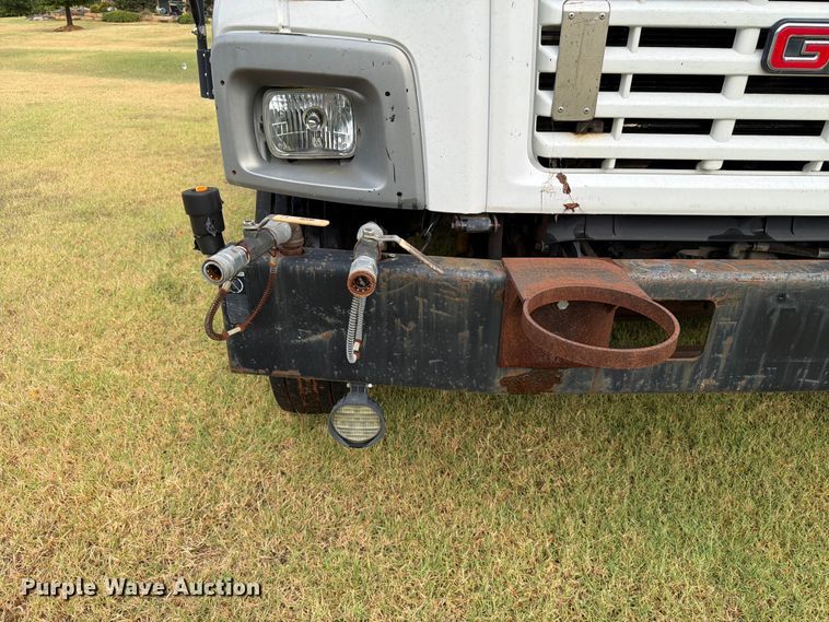 image for item EW8642 2005 GMC C7500 Crew Cab utility / service truck