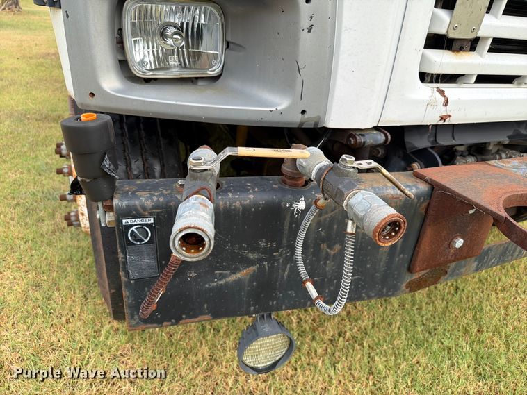 image for item EW8642 2005 GMC C7500 Crew Cab utility / service truck