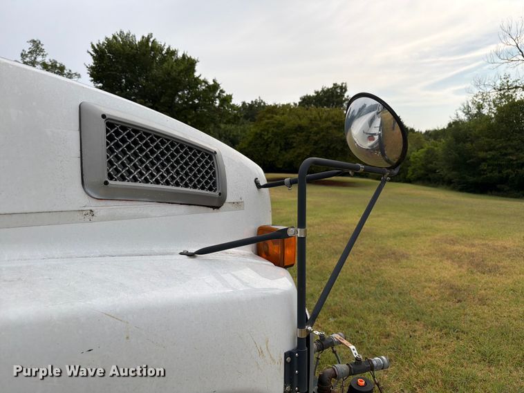 image for item EW8642 2005 GMC C7500 Crew Cab utility / service truck