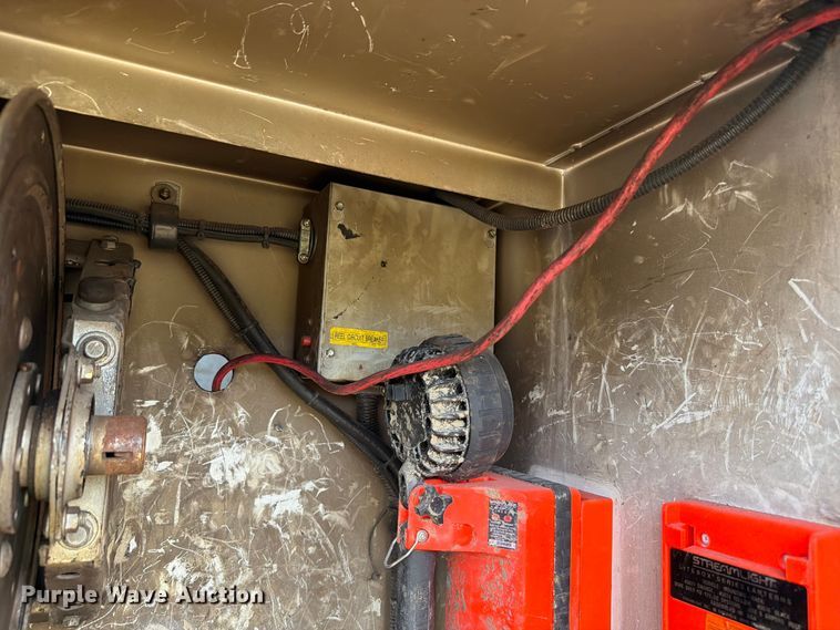 image for item EW8642 2005 GMC C7500 Crew Cab utility / service truck