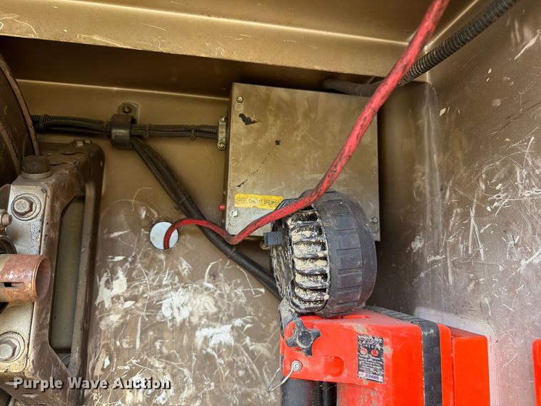 image for item EW8642 2005 GMC C7500 Crew Cab utility / service truck