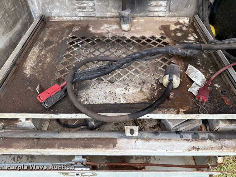 image for item EW8642 2005 GMC C7500 Crew Cab utility / service truck