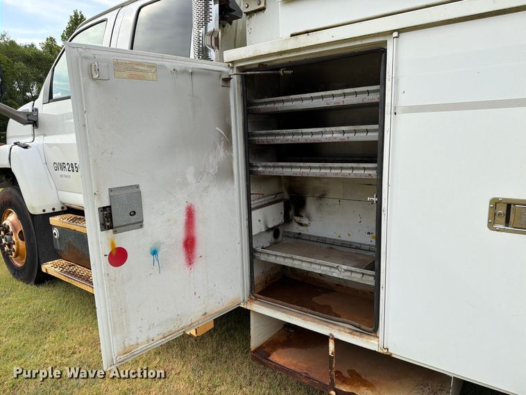 image for item EW8642 2005 GMC C7500 Crew Cab utility / service truck